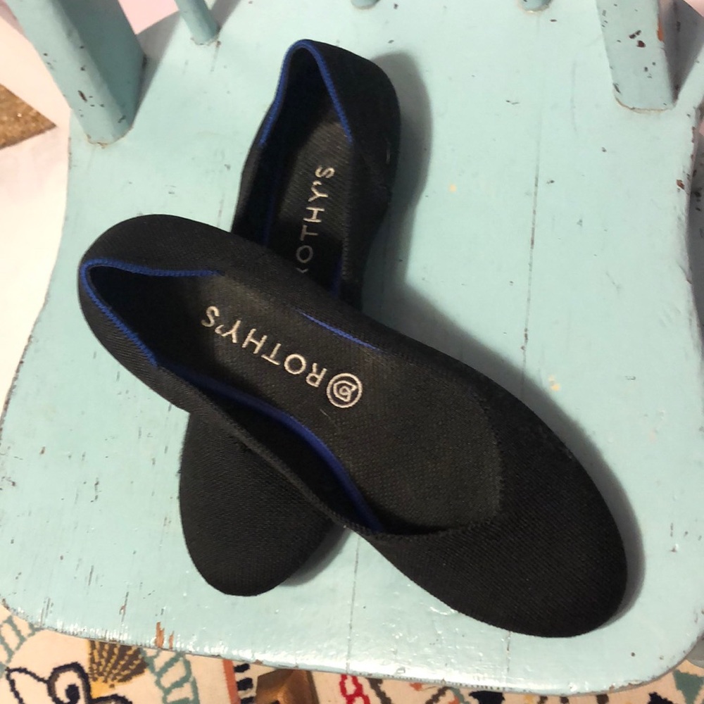 Roths’s “The Flat” in black.